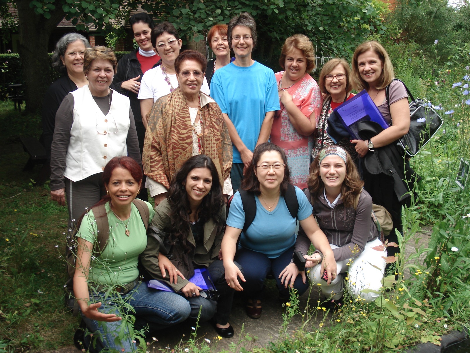 O grupo no Jardim de Mount Vernon, a casa onde Dr. Bach criou os Florais de Bach
