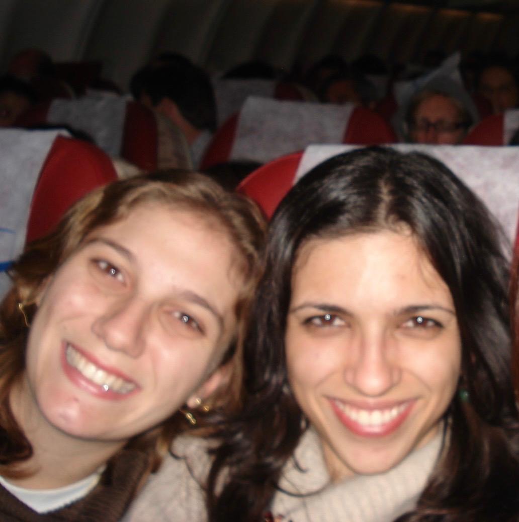 Carol e Mari no vôo a caminho de Londres